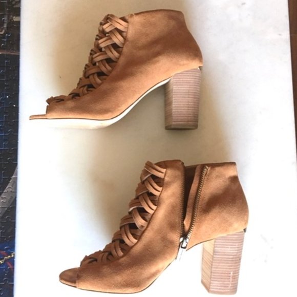 Michael Kors tan acorn ankle boots / open toe shoe - Picture 5 of 8